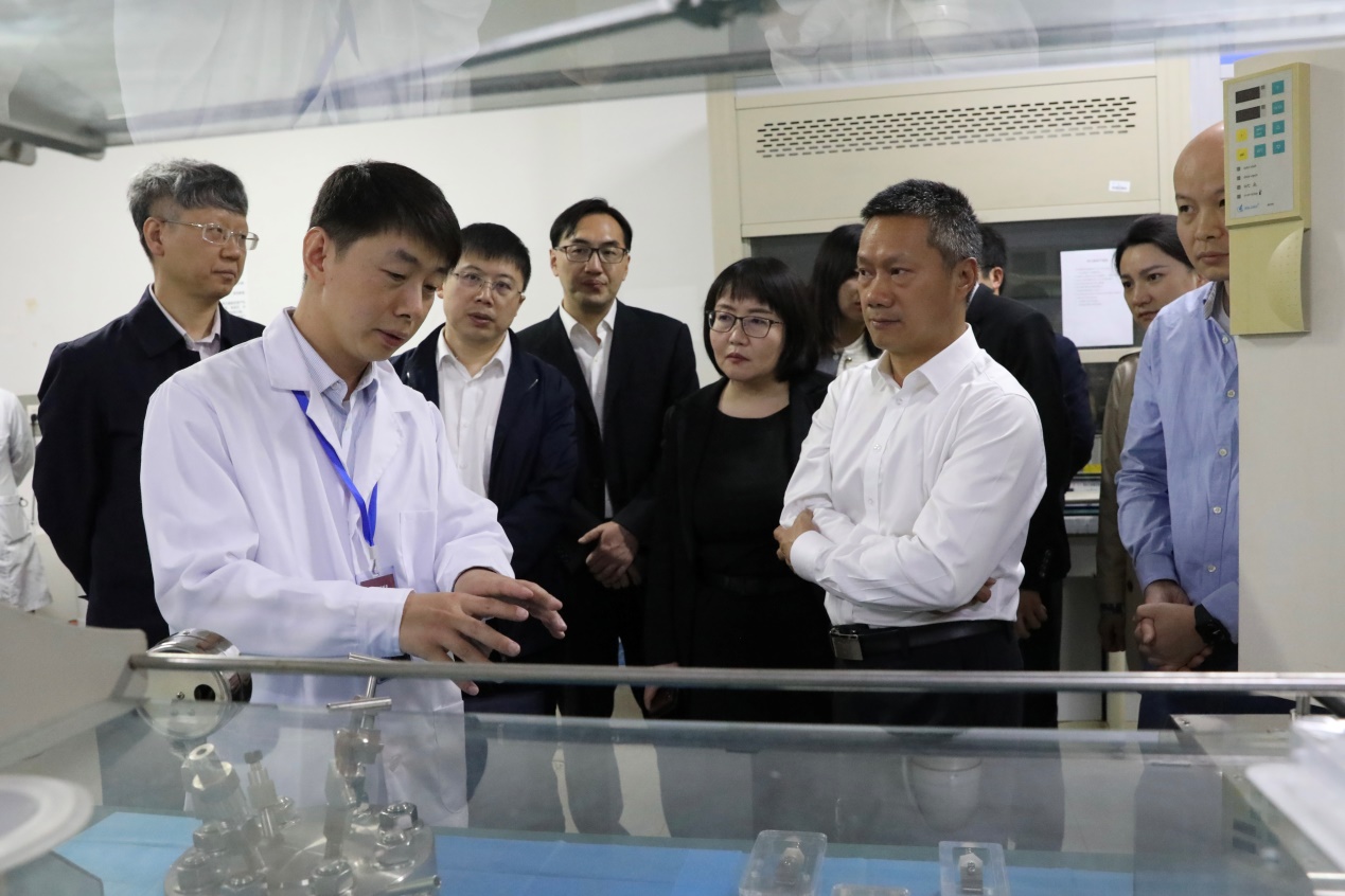说明: E:\活动照片\领导视察\20240403国家卫健委医药卫生科技发展研究中心副主任曾良怀\24-04-03卫建委工程楼\779A0104.jpg